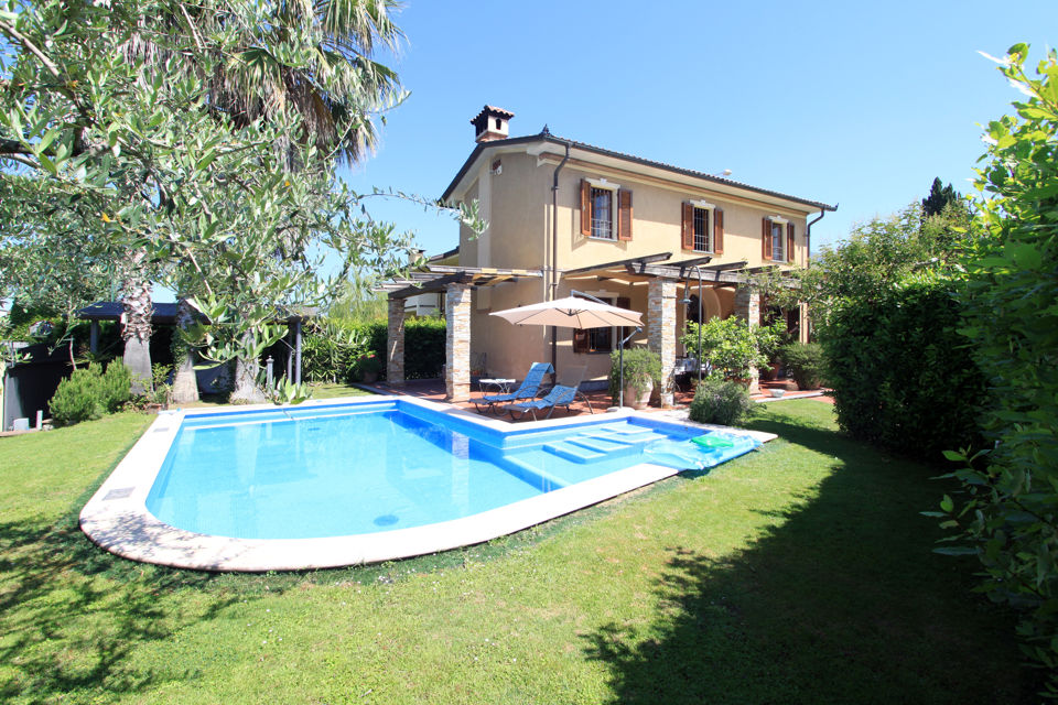 Villas holidays in Forte dei Marmi - Versilia